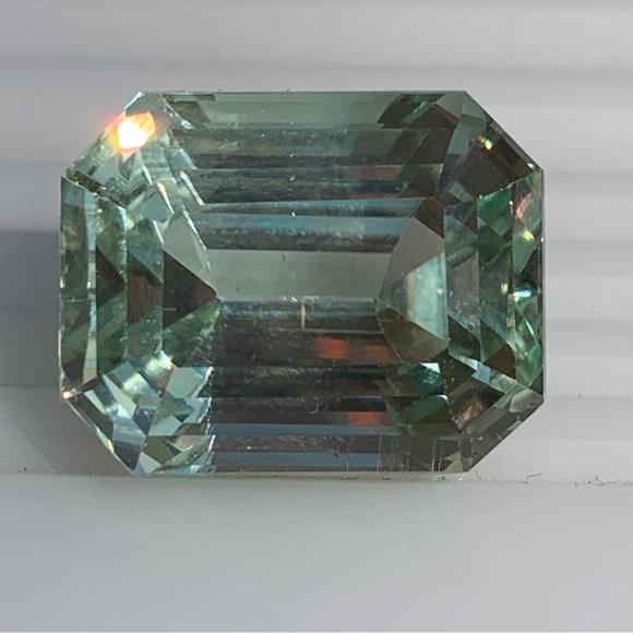 44.52 (CT)CERTIFIED Natural Green Spodumene Cut Gemstone - Picture 13 of 17
